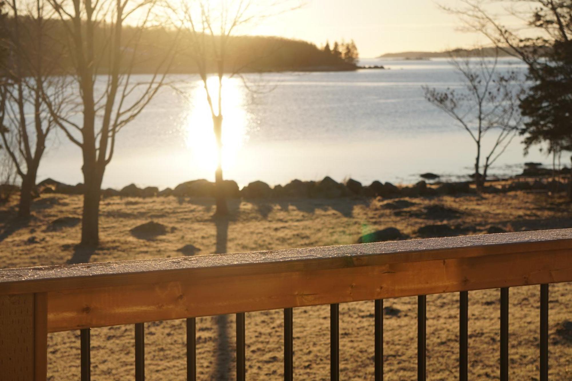 Blissful Oceanfront Cottage In Port Mouton Esterno foto